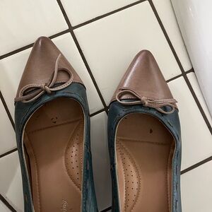 Chic Bow Detail Heels in Blue and Tan